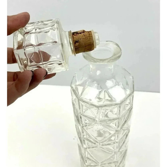 VTG Cut Glass Decanter Liquor Wine Bottle Diamond Pattern 11.5" Elegant MCM - Picture 12 of 14